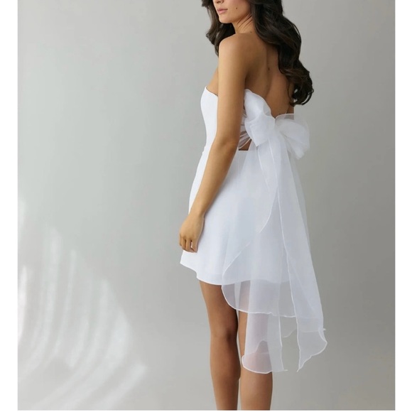 Park & Fifth Dresses & Skirts - Park & Fifth White Strapless Backless Mini Dress with Bow